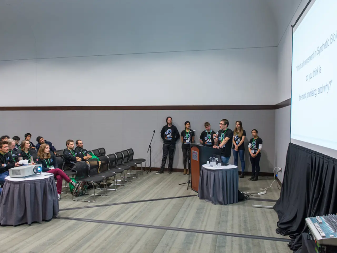 Extron Discusses 2024's Hybrid Work Trends