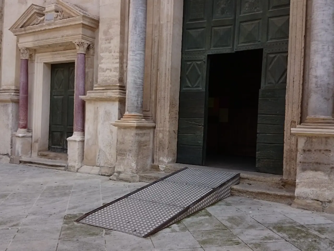 Green Building Advancement via LEED Programs and Certifications: USGBC LEED Green Associate's Role