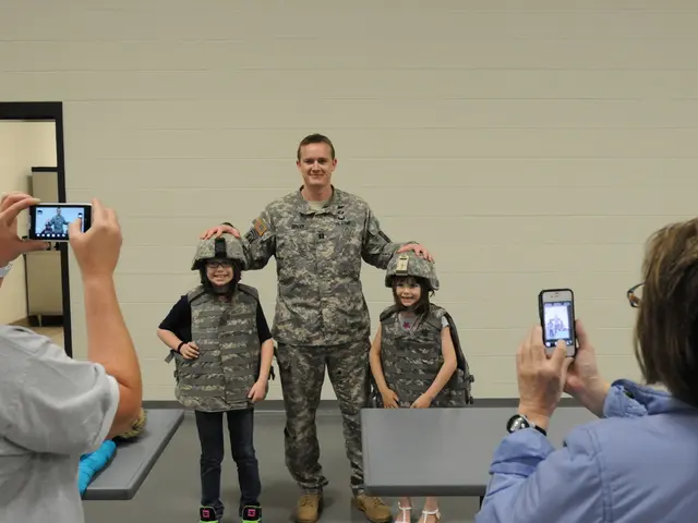 Chaotic Scene at iPhone 17 Unveiling in Mumbai as Unruly Crowd Leads to Altercation