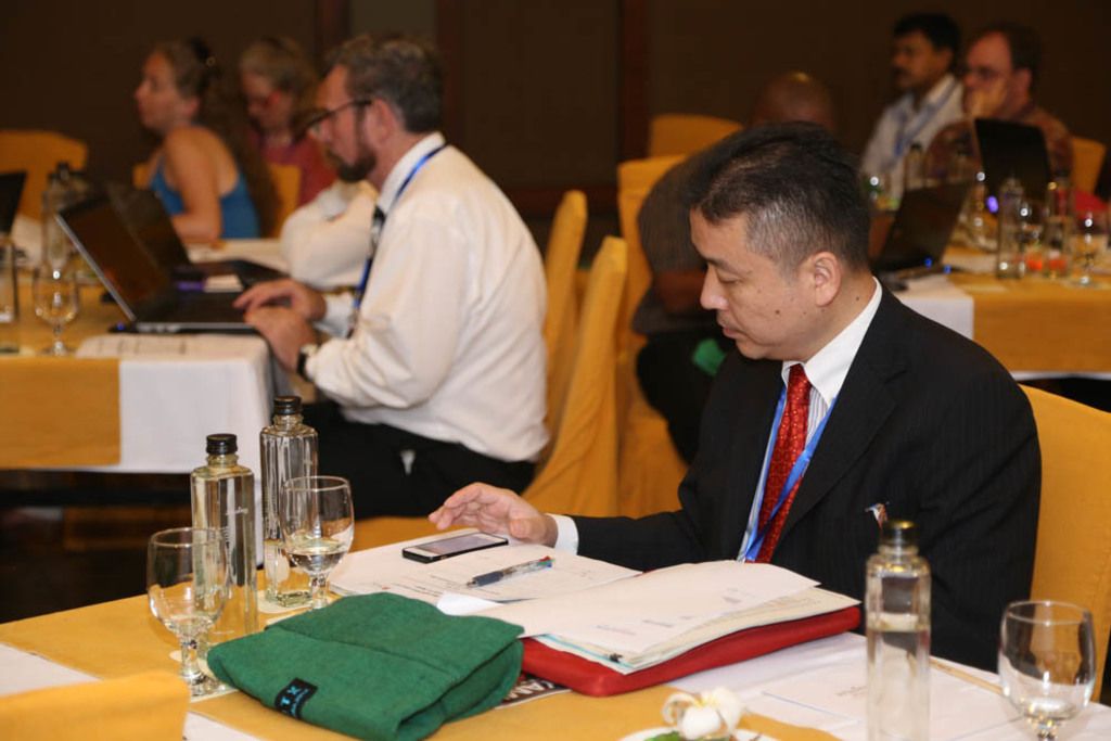 Flower-Like Philips Device Eradicates Paper Use in 'No Power' Tableaux Line, Making History